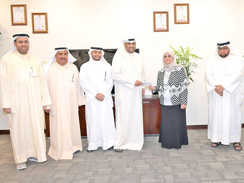 ممثلة «بيت الزكاة» تتسلم زكاة «تعاونية النزهة»