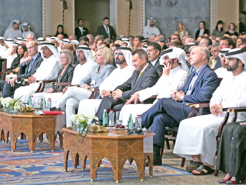 بن راشد وجانب من الحضور خلال اجتماعات الدورة السابقة