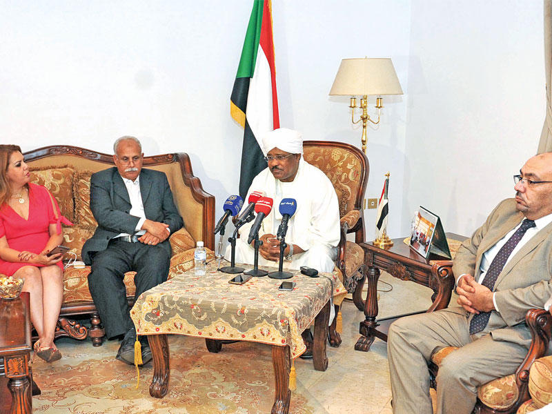 السفير سالم متحدثا خلال المؤتمر الصحافيn