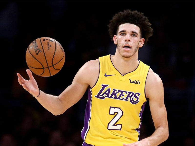 لونزو بول نجم ليكرز