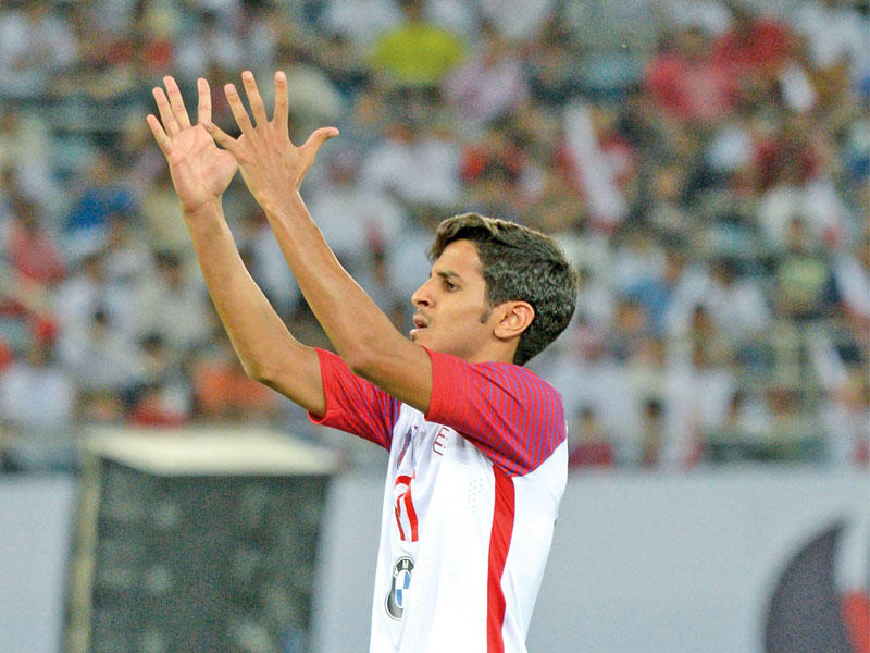 لاعب فريق الكويت لكرة القدم طلال جازع