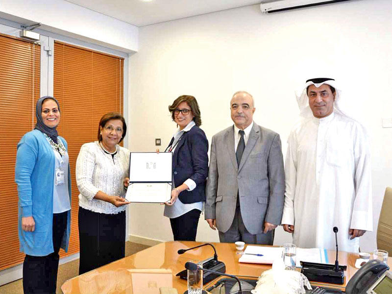 جانب من تكريم الحمود للموظفين