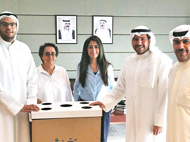 أصحاب المشروع خلال افتتاحه أمس الأول