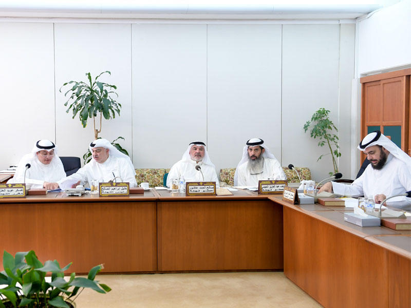 لجنة التحقيق في "الكويتية" خلال اجتماعها أمس
