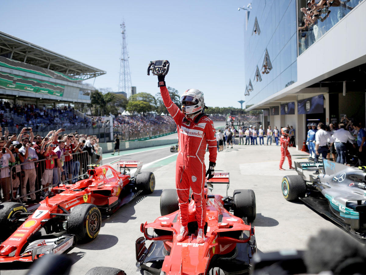 الألماني فيتل يحتفل بعد الفوز