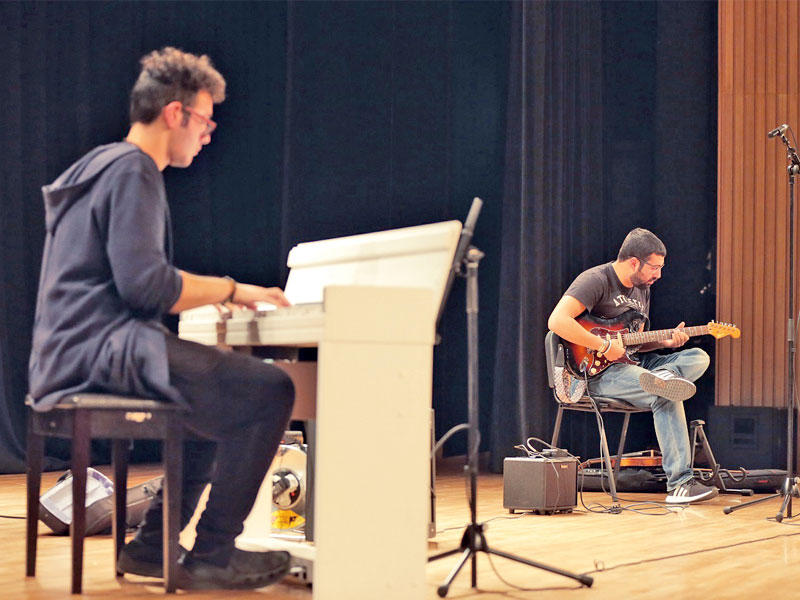 جانب من النشاط الموسيقي