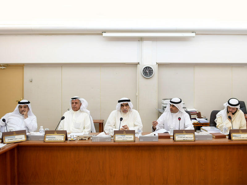 عبدالصمد مترئساً اجتماع الميزانيات أمس