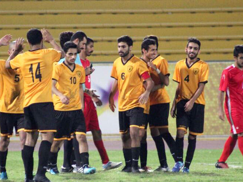 لاعبو الأصفر يحتفلون بالفوز