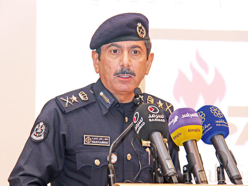 المدير العام للإدارة العامة للإطفاء الفريق خالد المكراد متحدثاً