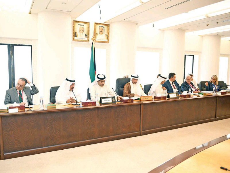 الغانم مترئساً الاجتماع مع جمعية «الناتو»