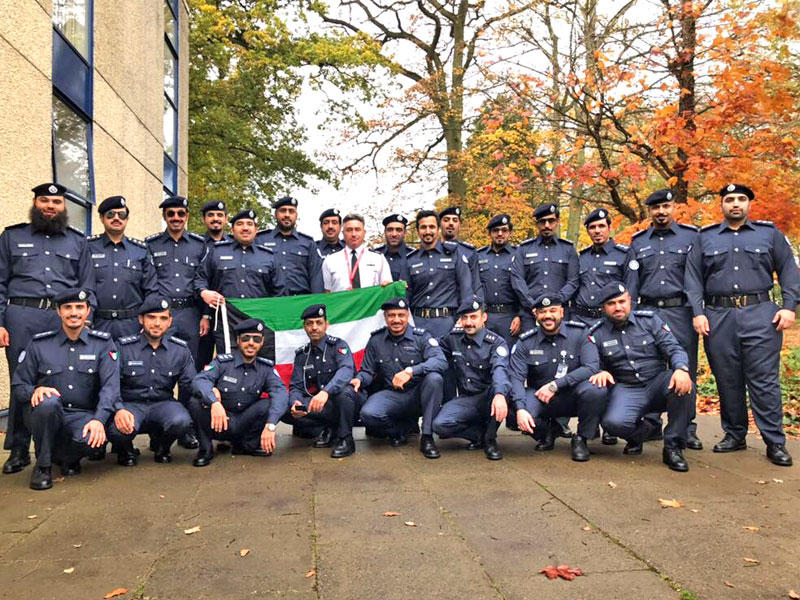 الضباط الخريجون