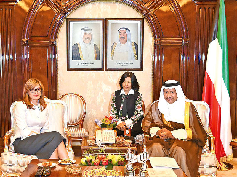 رئيس الوزراء مستقبلاً وزيرة الخارجية البلغارية