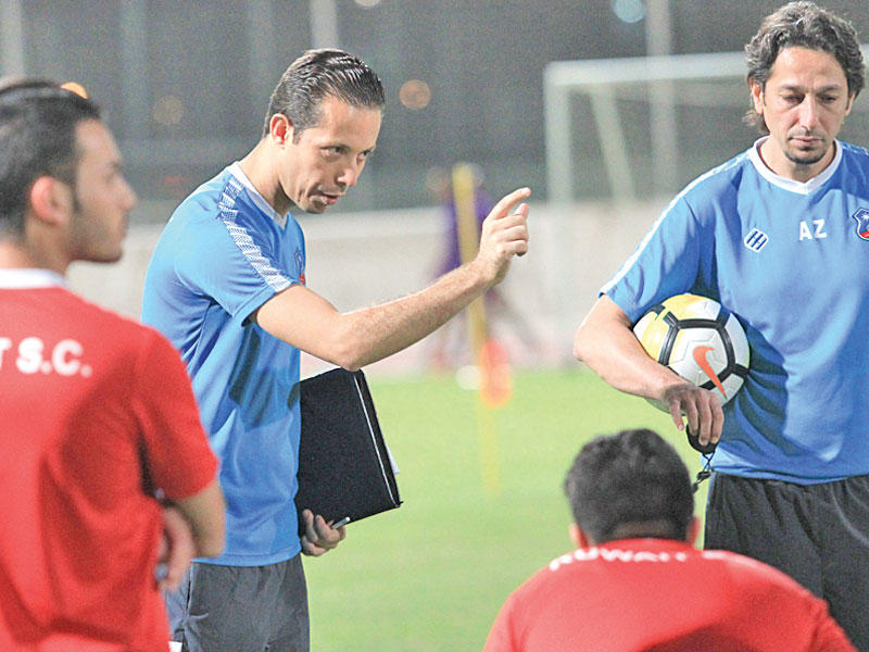 الجهاز الفني للأبيض يوجه اللاعبين