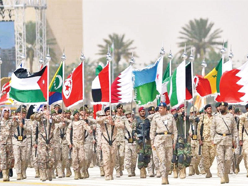 جانب من عرض عسكري خلال اجتماع سابق لقادة جيش التحالف الإسلامي في السعودية قبل أشهر