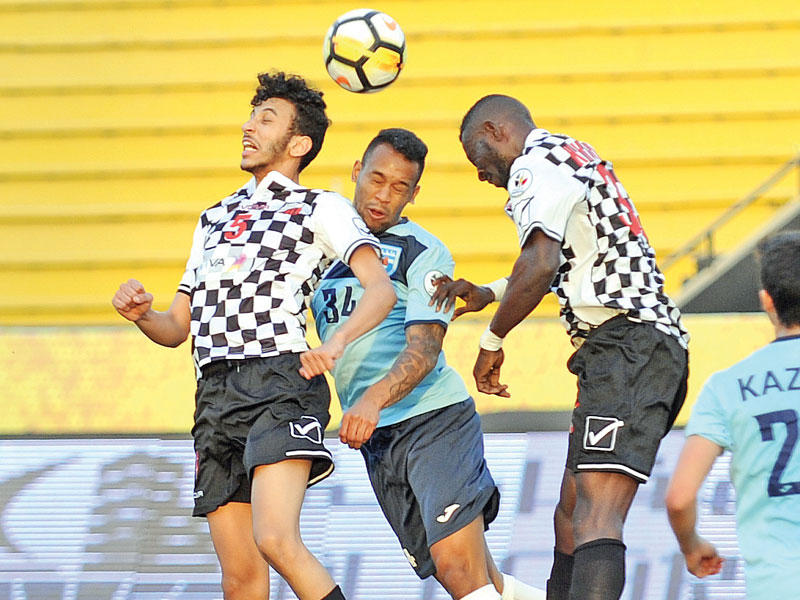 جانب من مباراة كاظمة وخيطان (تصوير عوض التعمري)