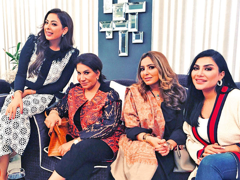 سعاد عبدالله تتوسط فاطمة الصفي وامل العوضي وريم ارحمة