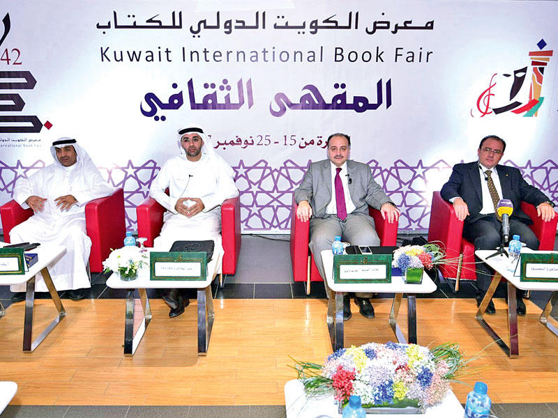 المشاركون في الحلقة النقاشية