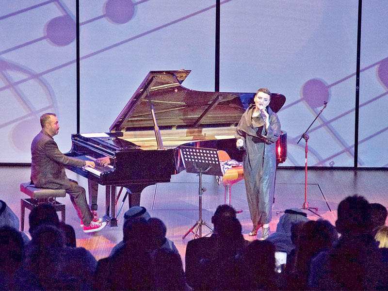 الإيطالية أريسا أثناء الأمسية