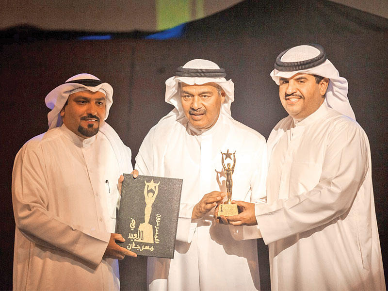 العقل مكرماً من الخليفة والشمري