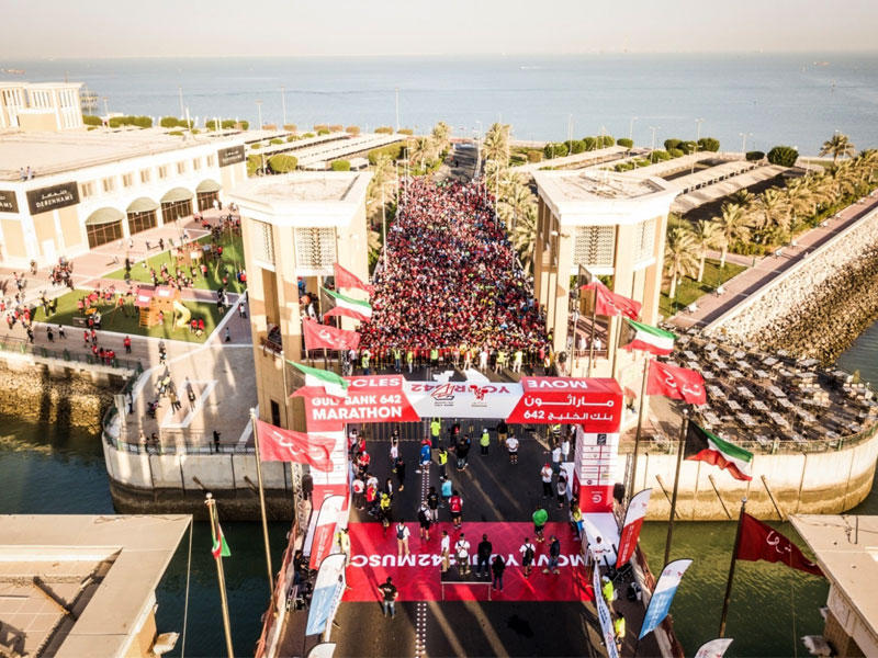 صورة علوية لانطلاق الماراثون تبين حجم المشاركة