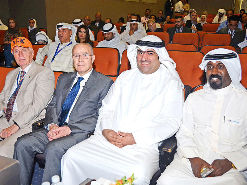 الروضان متوسطا الحضور في المؤتمر 