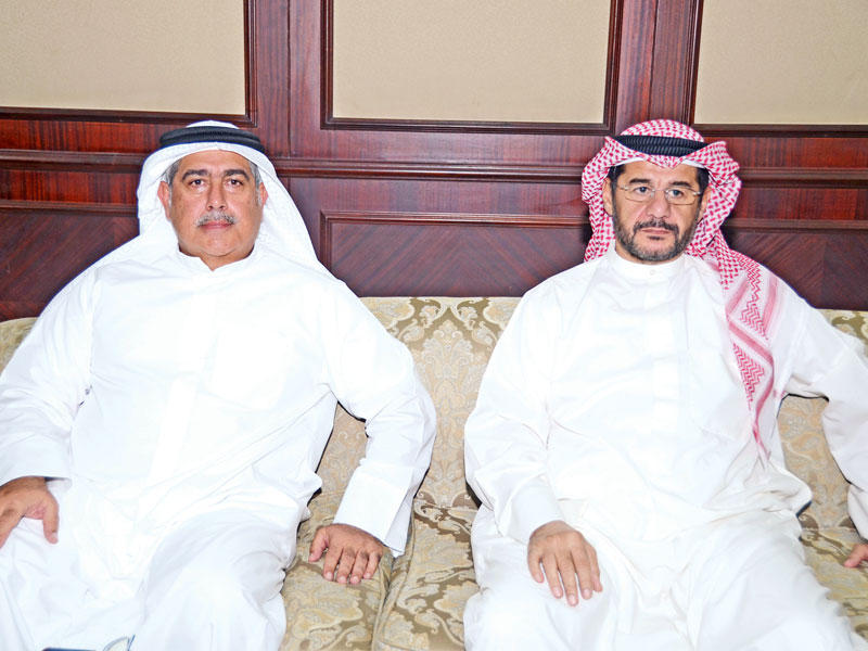 الياسين وحيات خلال اجتماع الجمعية العمومية أمس