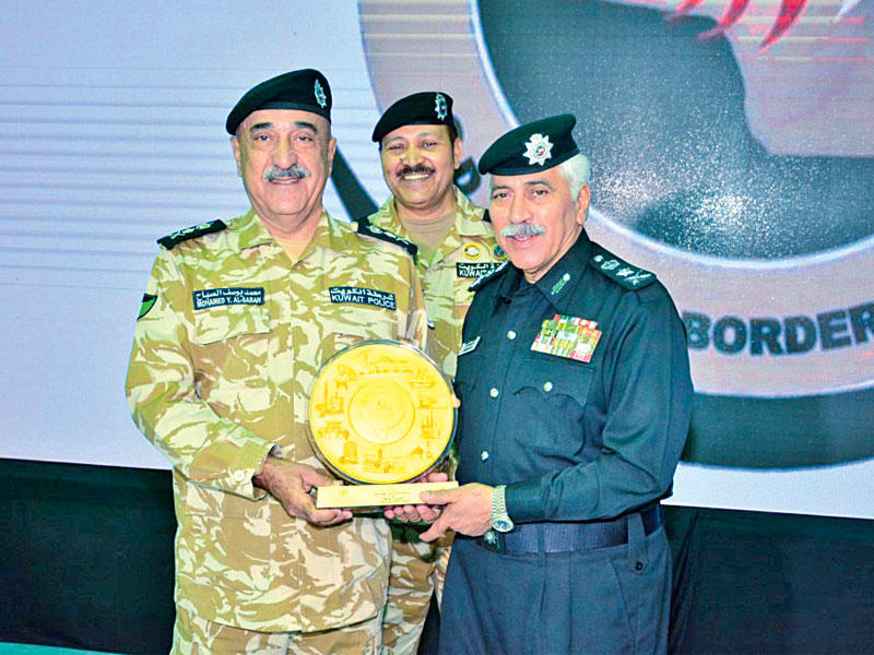 الدوسري مكرماً اليوسف بحضور العيسى