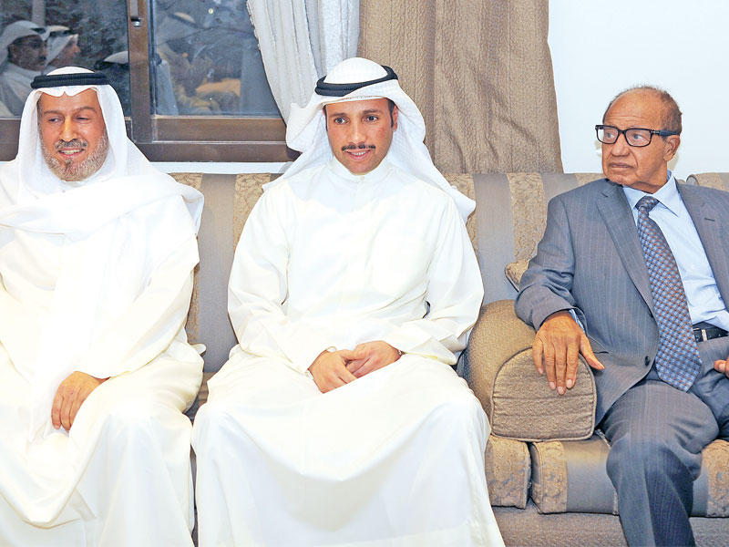 مرزوق الغانم ووليد الجري مهنئين