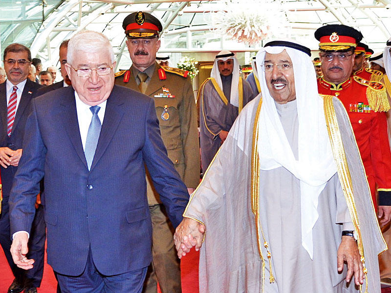 الأمير لدى استقباله الرئيس العراقي أمس