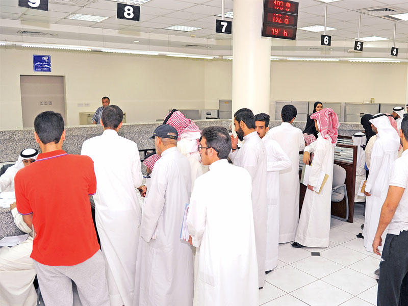  جانب من عملية التسجيل في «التطبيقي» (تصوير عبدالله الخلف)