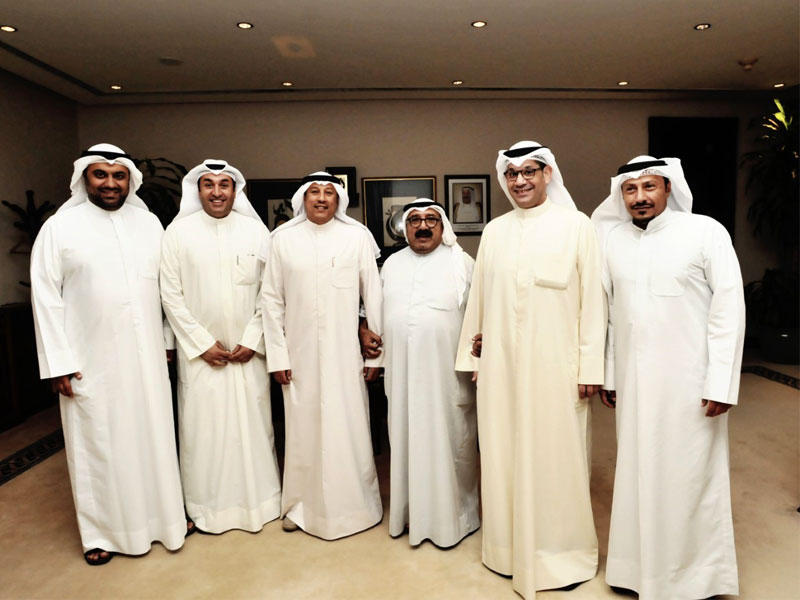وزير الديوان مستقبلا وفد «اتحاد عمال الكويت»n