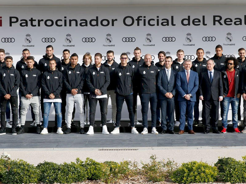 لاعبو فريق ريال مدريد الإسباني لكرة القدم أمس 