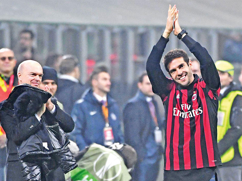  كاكا أثناء حضوره مباراة ميلان واستريا فيينا أمس 