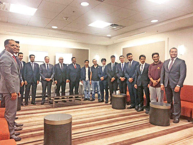  سالم الصباح متوسطاً المشاركين في مؤتمر الاتحاد الوطني لطلبة الكويت