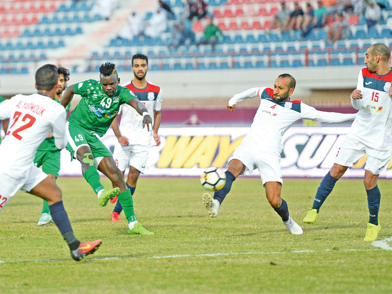 كليمنت يسدد على مرمى اليرموكt(تصوير نوفل إبراهيم)