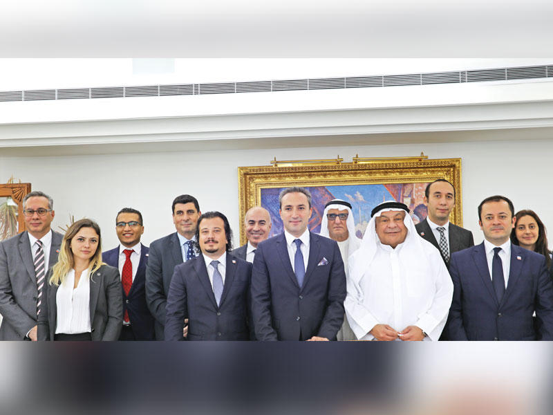 لقاء رئيس مجلس إدارة شركة صناعات الغانم قتيبة يوسف الغانم وفريق شاحنات فورد