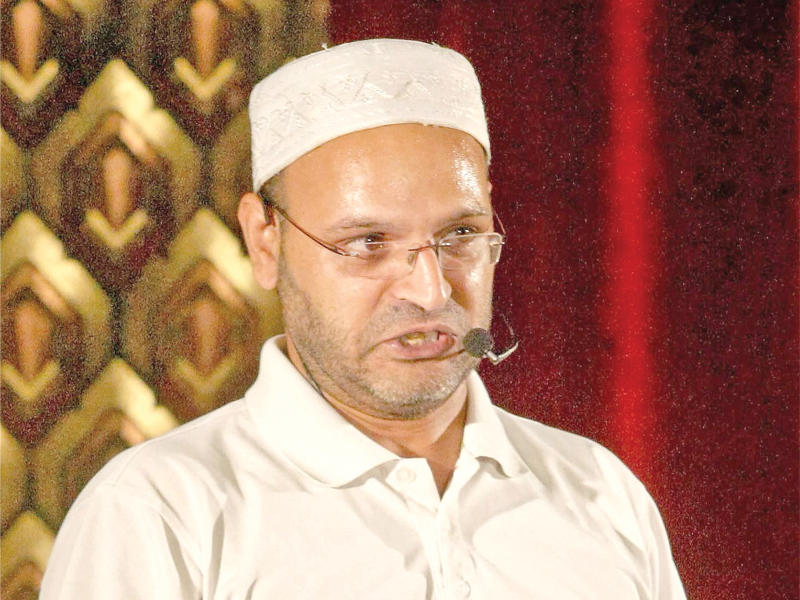 عيتاني في صورة من إحدى مسرحياته (أ ف ب)