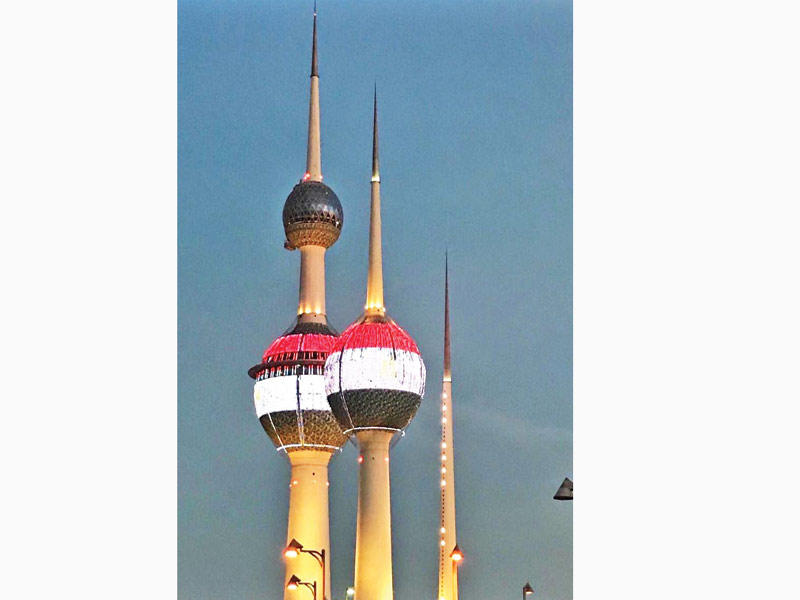 الأبراج مضاءة بألوان العلم المصري