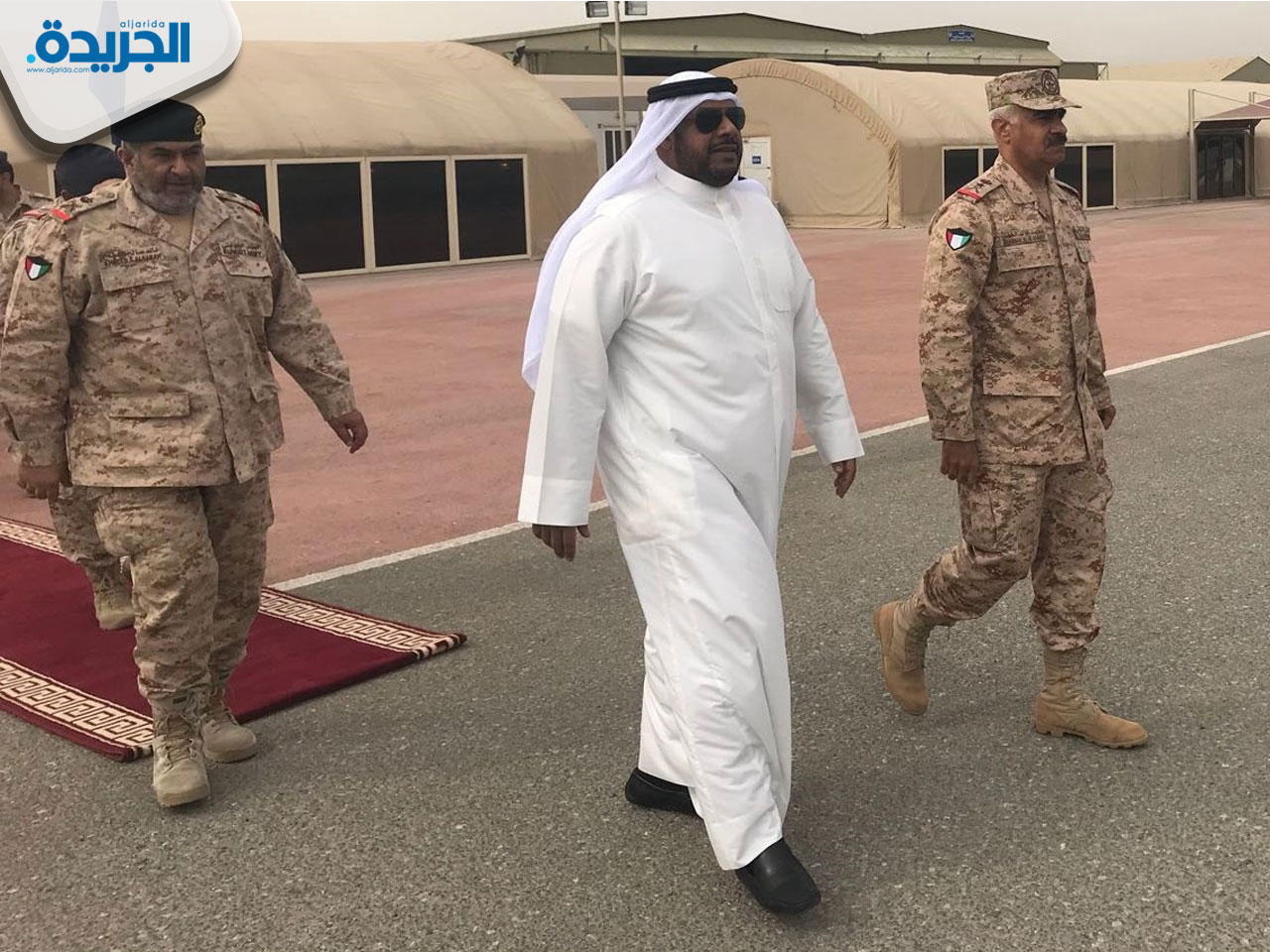 رئيس الأركان العامة للجيش الفريق الركن محمد الخضر ووكيل وزارة الدفاع الشيخ أحمد المنصور