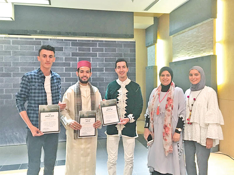 السنعوسي مع فريق العمل