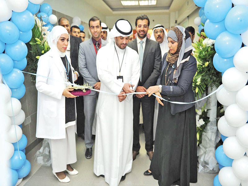 المطيري والعدواني خلال الاحتفال بتدشين الجهاز الجديد