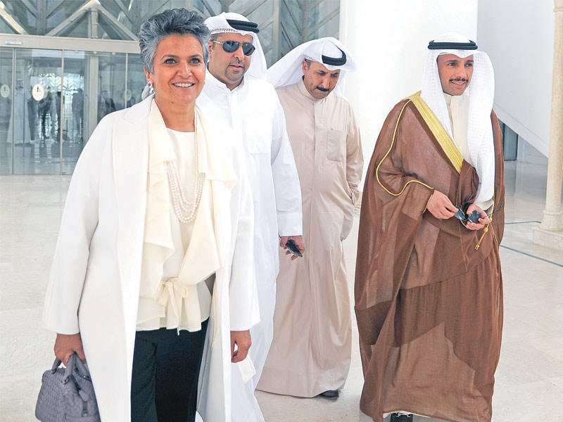 الغانم والخنفور والنصف والهاشم أثناء خروجهم من المجلس أمس (عبدالله الخلف)