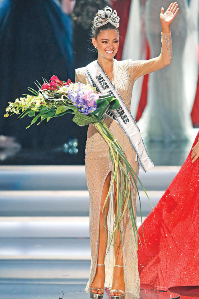 ديمي بيترس ملكة جمال الكونn