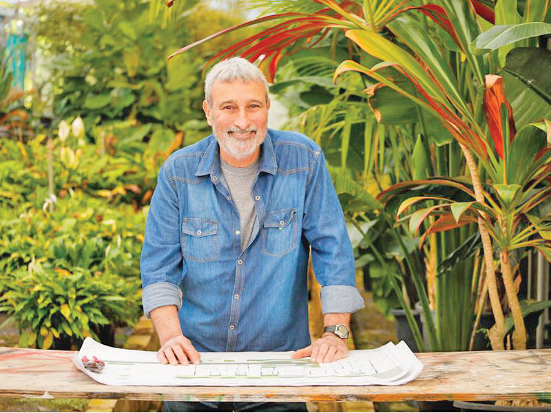 المذيع الأسترالي الشهير دون بورك