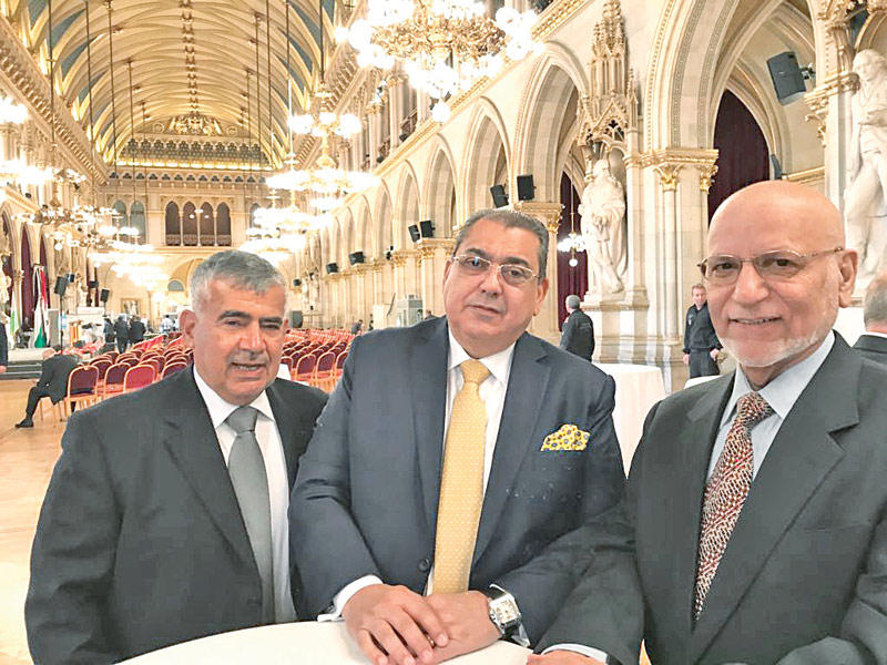 الوزان والرباح والمطوع خلال الاجتماعات