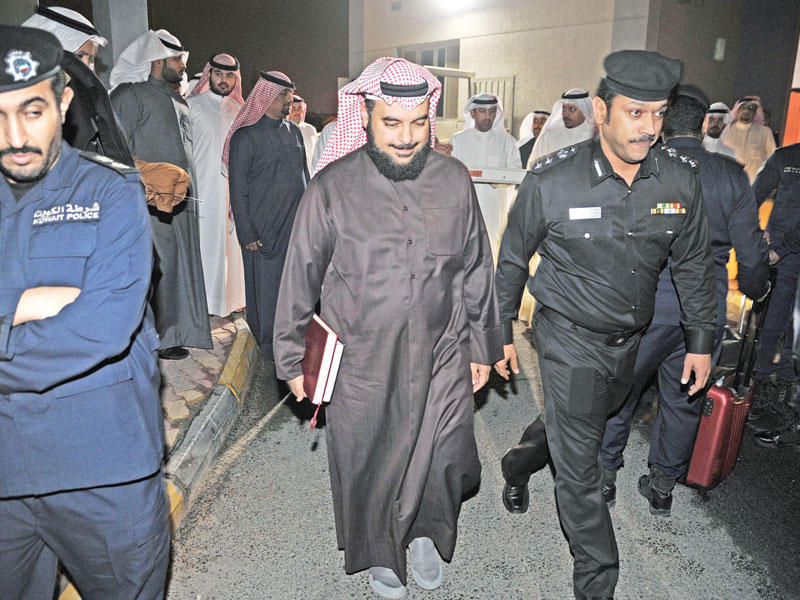 الحربش أثناء تسليم نفسه إلى الإدارة العامة للتنفيذ الجنائي في مجمع السجون (تصوير عوض التعمري)