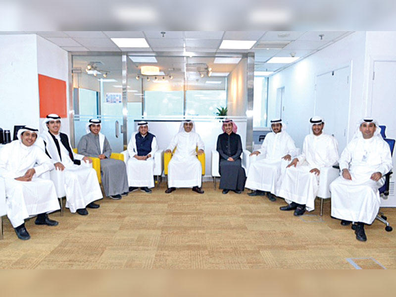 التويجري مع الشباب المكرمين