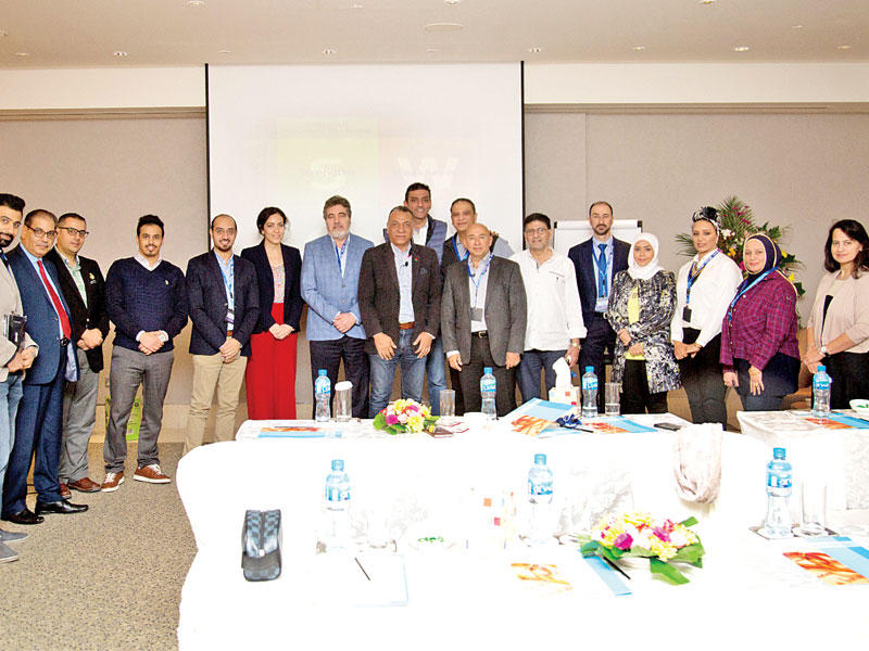 أطباء الأسنان المشاركون في الورشة