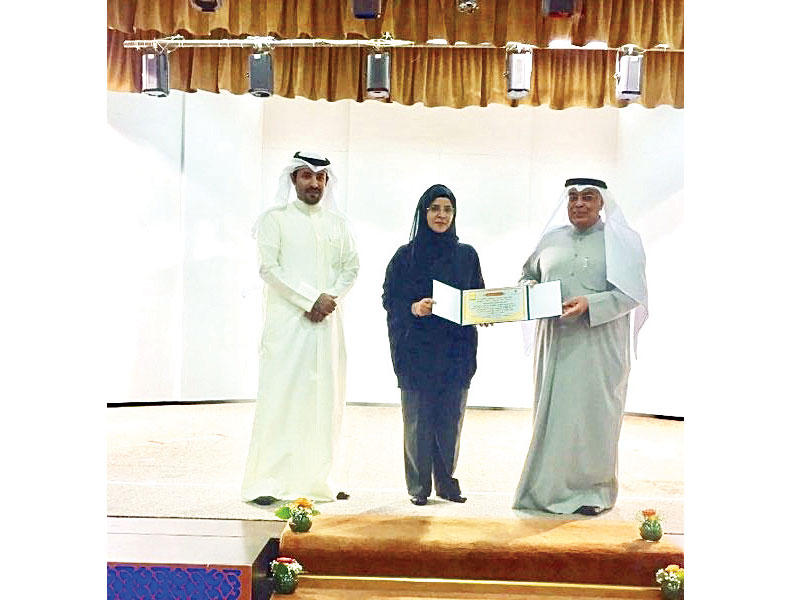 المقصيد والسويط يكرمان مديرة الروضة