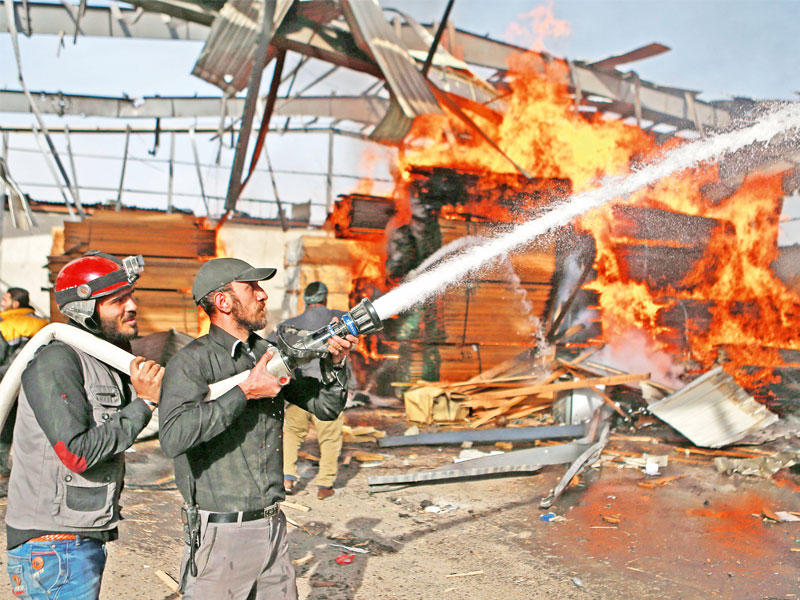 موقع تعرض لغارة في الحمورية بالغوطة أمس (أ ف ب)